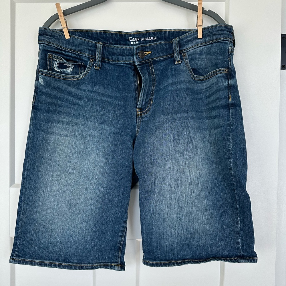 Gap Bermuda Shorts. Stretch. Size 14.
